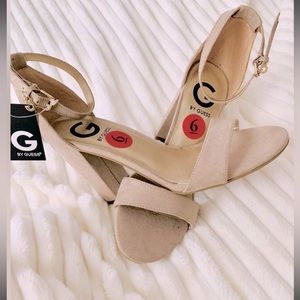 GUESS NWT BAMBAM3 OPEN TOE ANKLE STRAP “G” LOGO GOLD CHARM BLOCK HEEL SANDAL